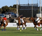 Un’azione di gioco della mini-partita tra due squadre di giovanissime ‘lady player’, Italia Polo Challenge, Porto Cervo, 21 - 24 luglio 2021