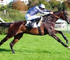 28 septembre 2024, Hippodrome d’Auteuil (Paris),Il Est Français (Karaktar)  triomph sur les 4 400 mètres du Prix Richard et Robert Hennessy (Gr3)