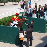 Fight for Gold al ring del vincitore che viene festeggiata dal suo allenatore Michelino Bebbu